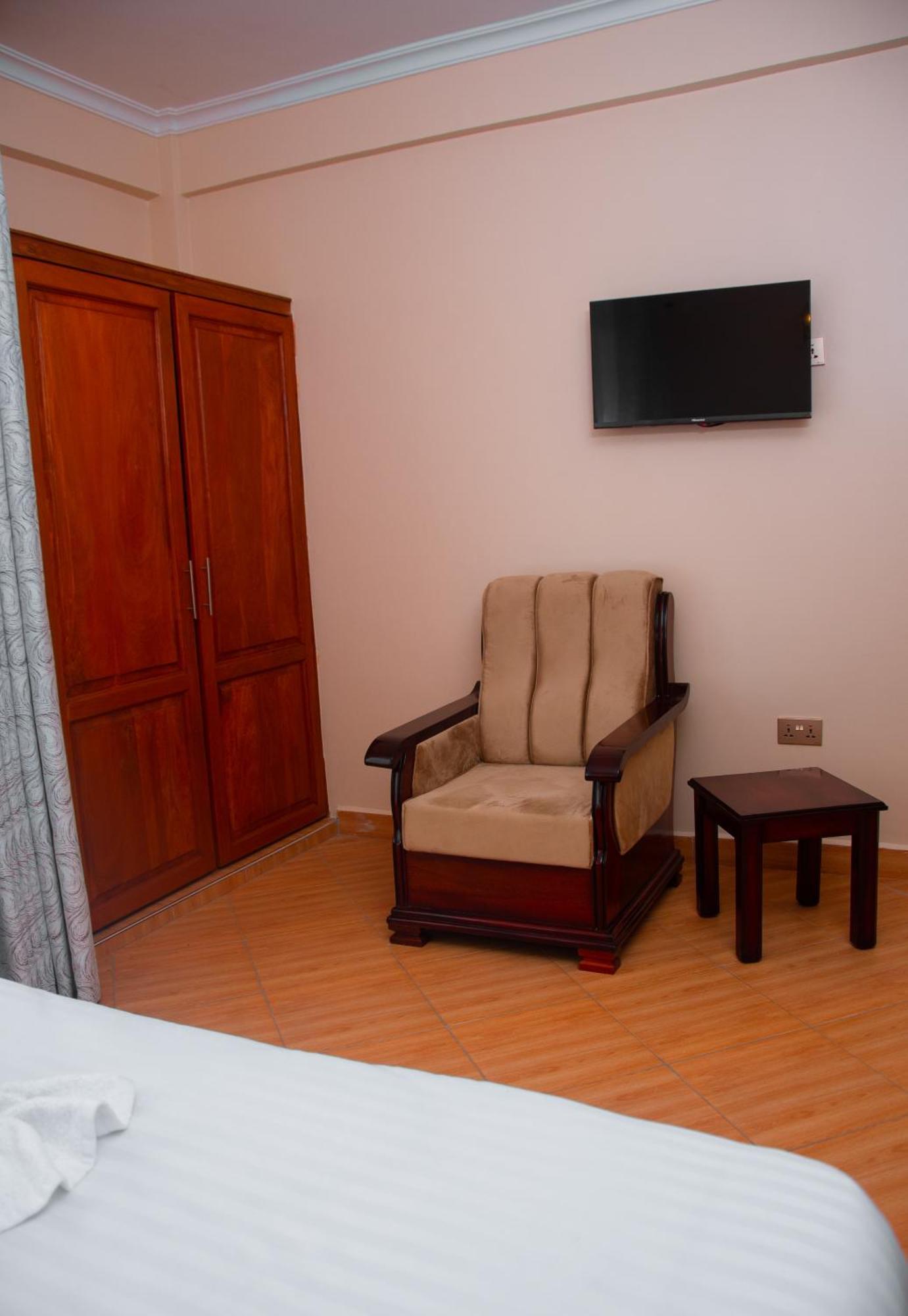 Aves Executive Hotel Arusha Exterior foto